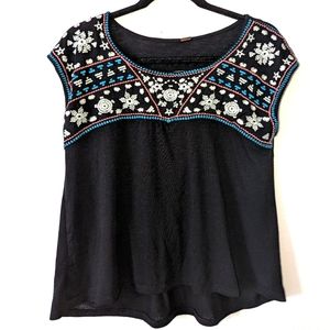 Poof size Large embroidered top black EUC